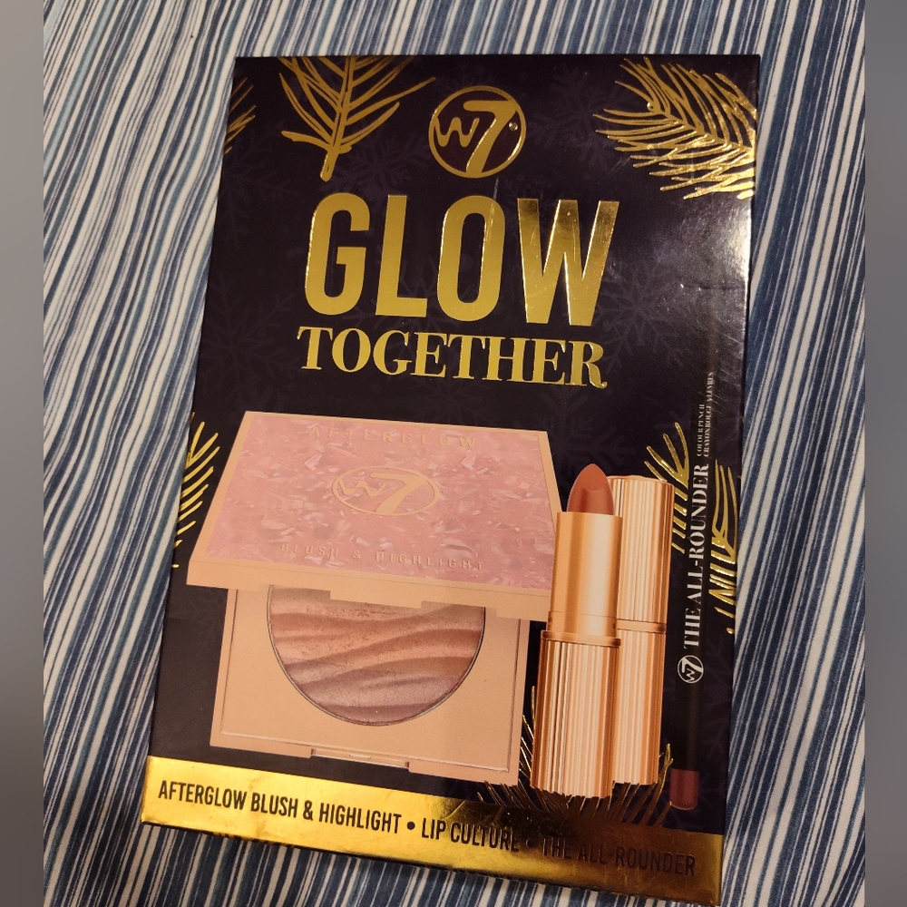 NWT!! W7 Makeup Set (3pcs)